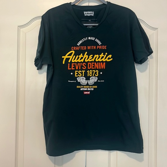 NWOT Levi’s XL V-Neck T-Shirt - Picture 1 of 4